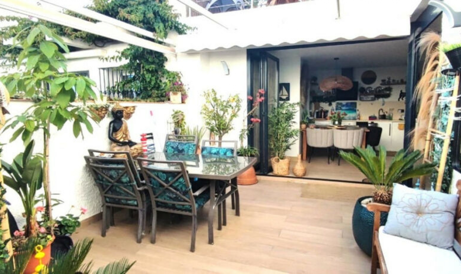 Resale - House -
Estepona
