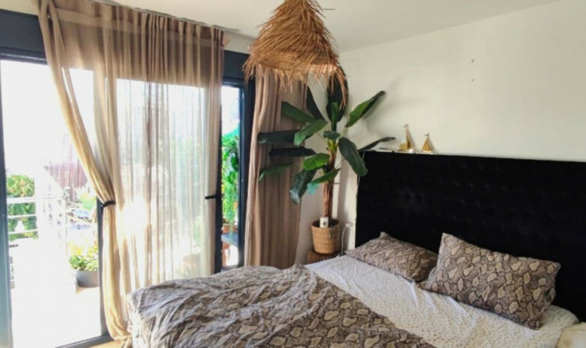 Resale - House -
Estepona