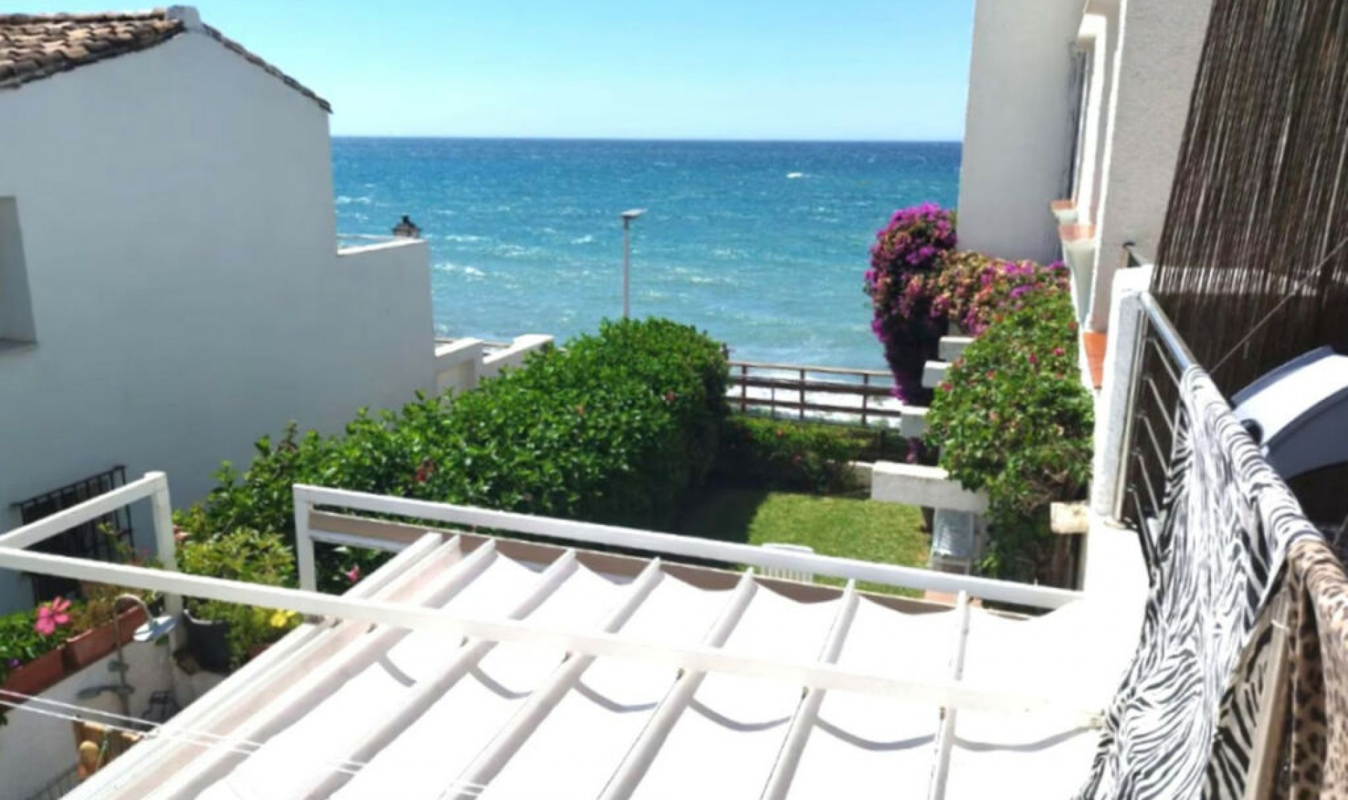 Resale - House -
Estepona