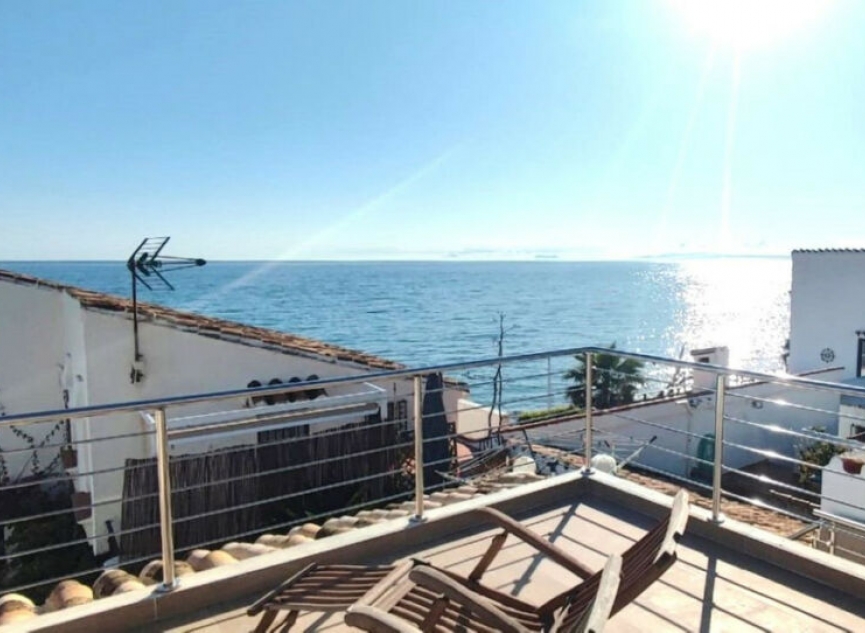 Resale - House -
Estepona