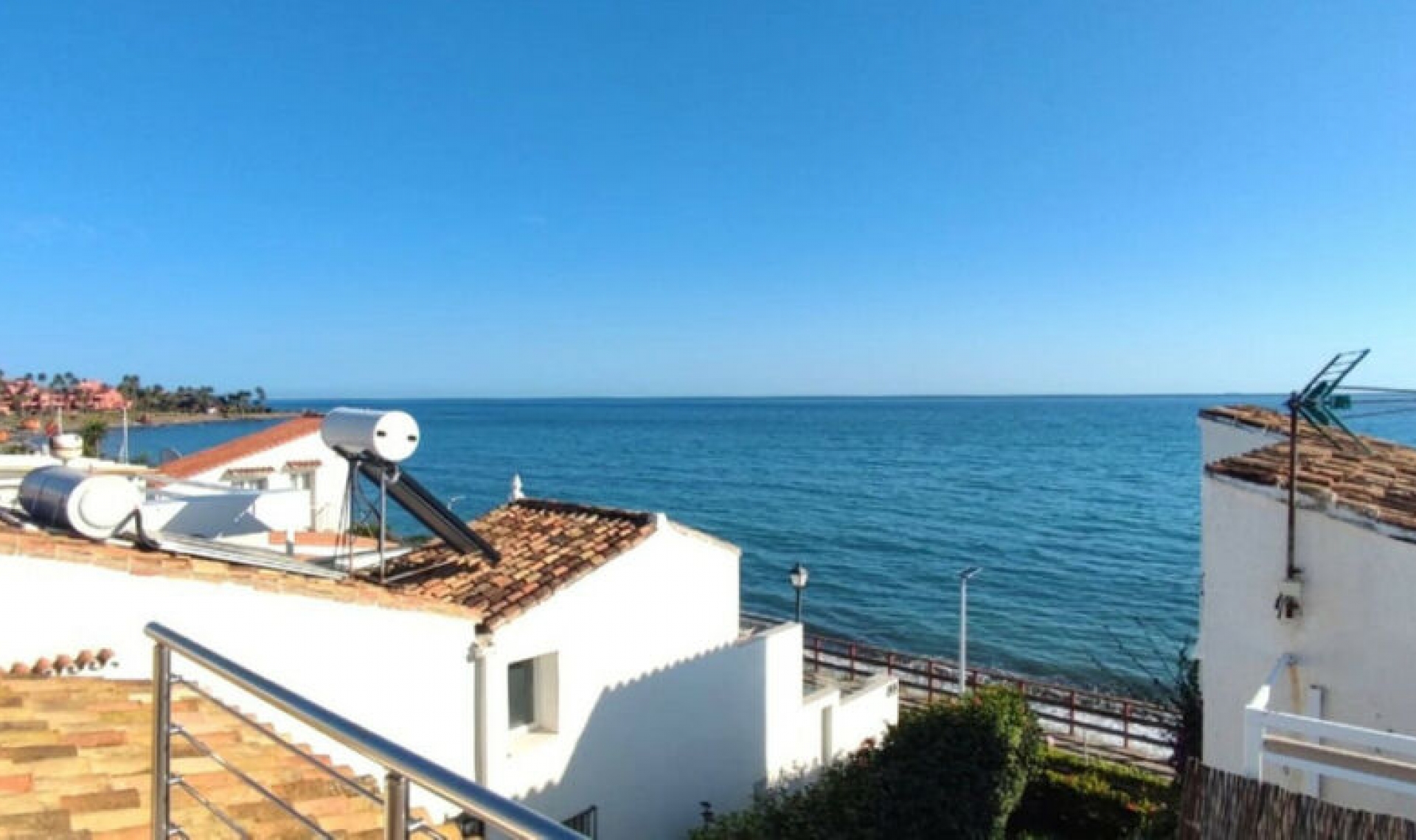 Resale - House -
Estepona