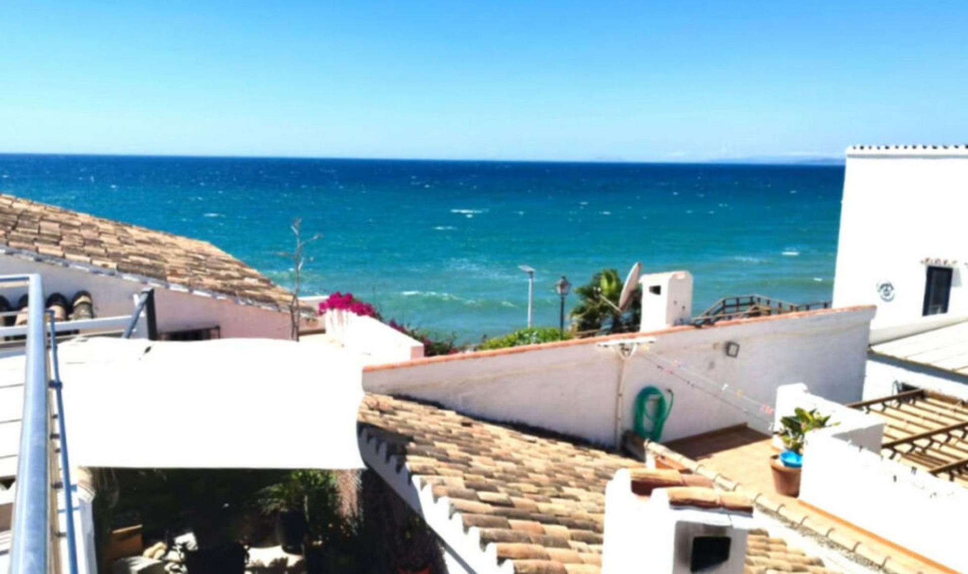 Resale - House -
Estepona