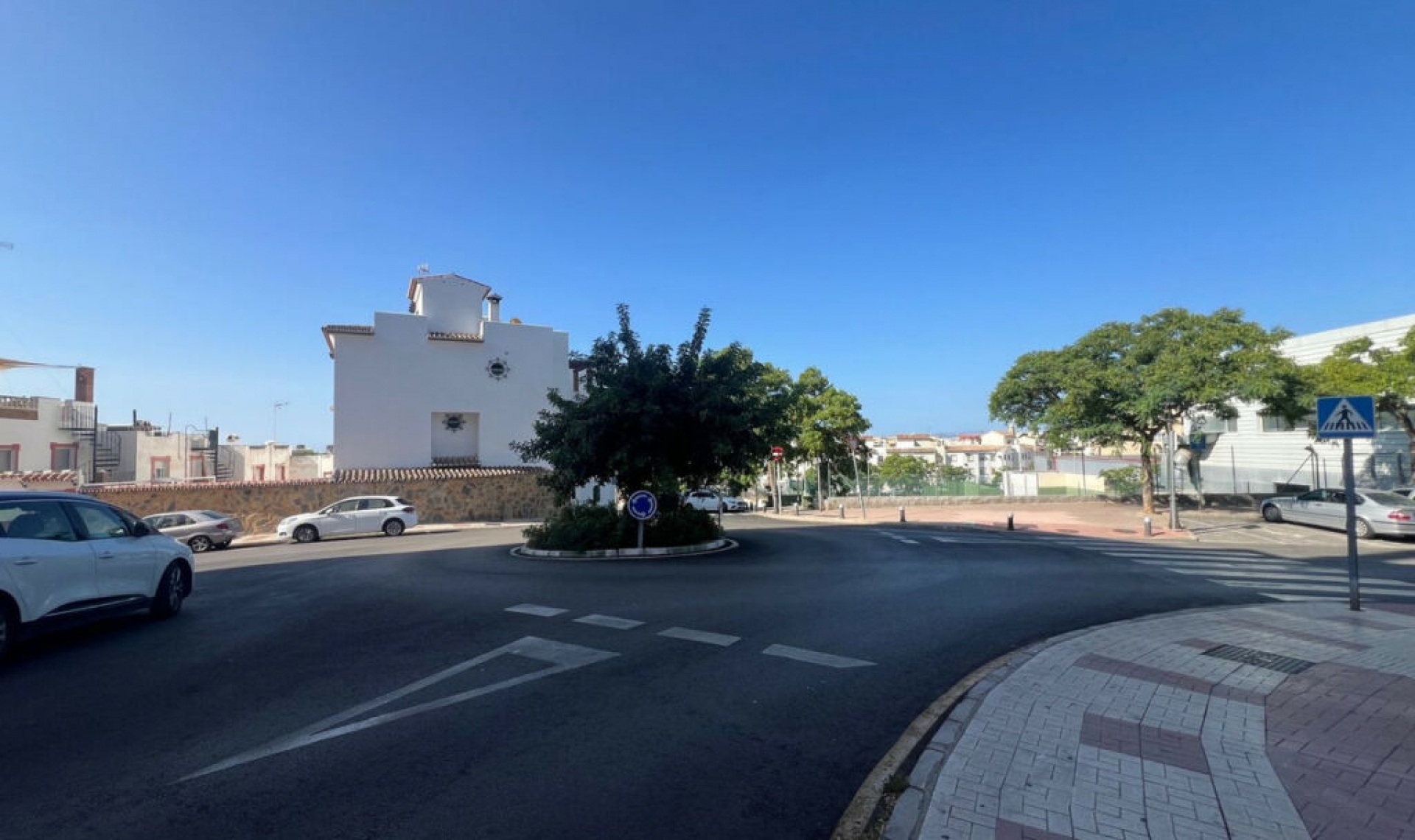 Resale - House -
Estepona