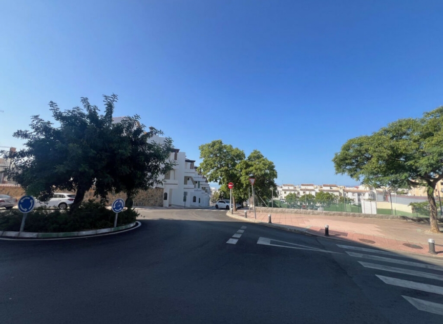 Resale - House -
Estepona