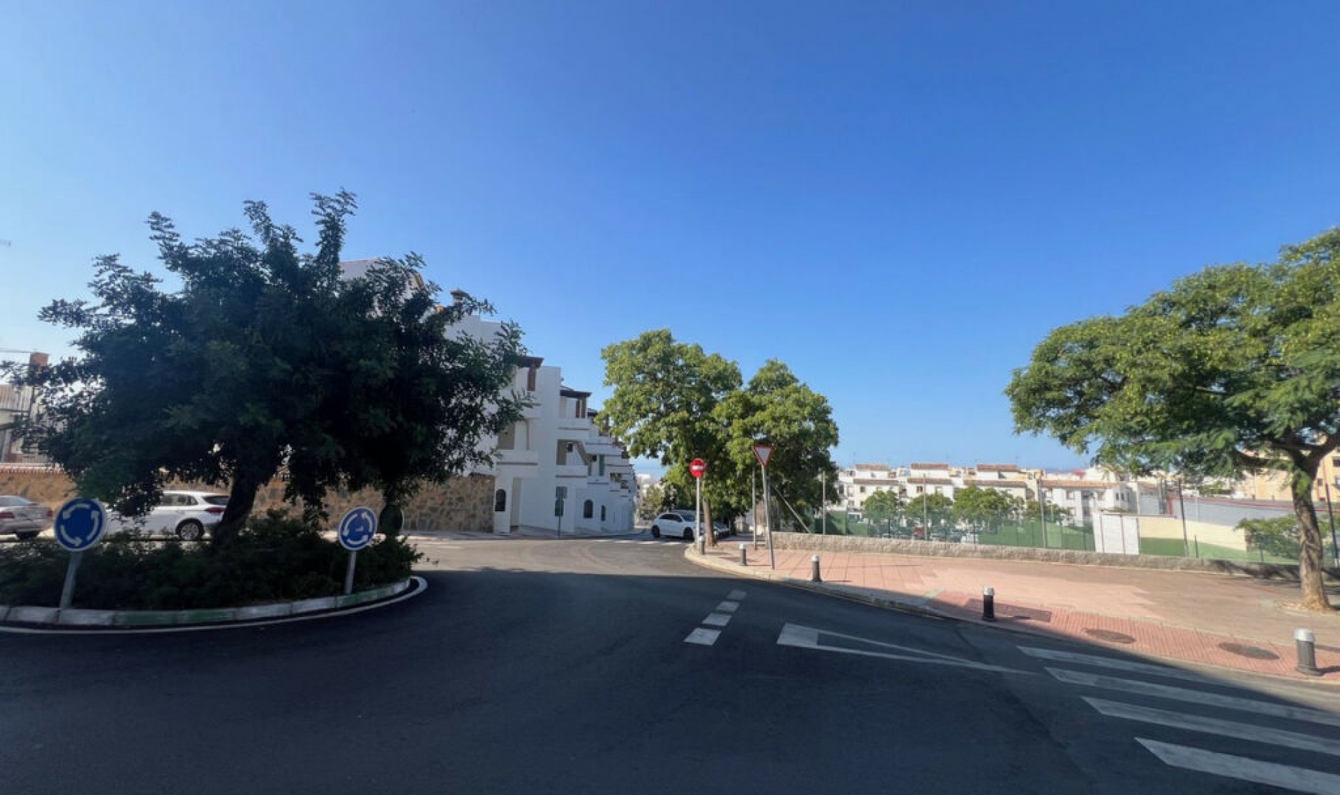 Resale - House -
Estepona