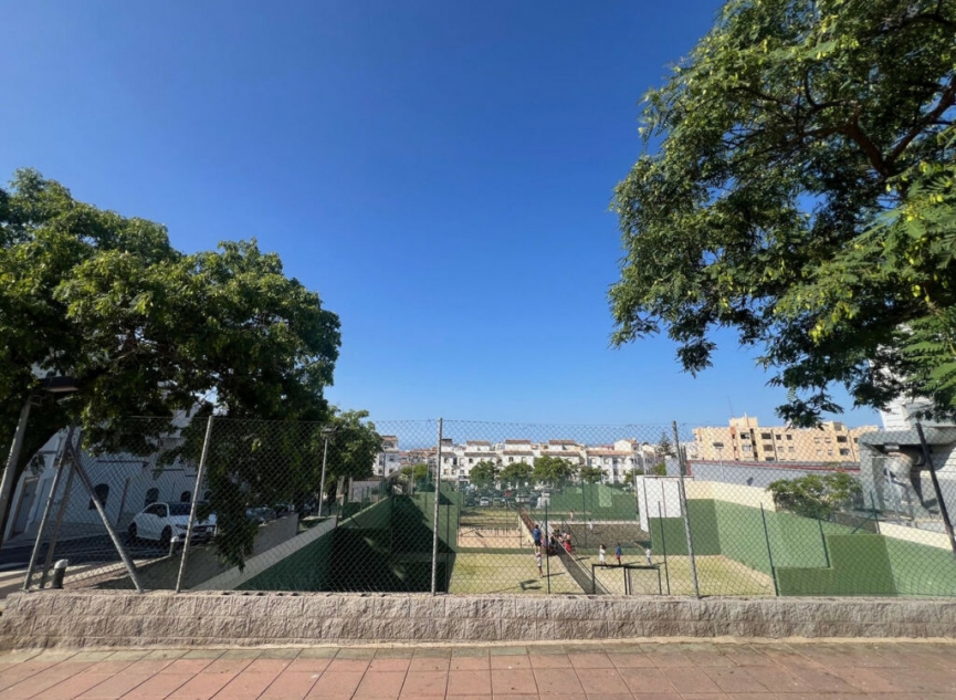 Resale - House -
Estepona