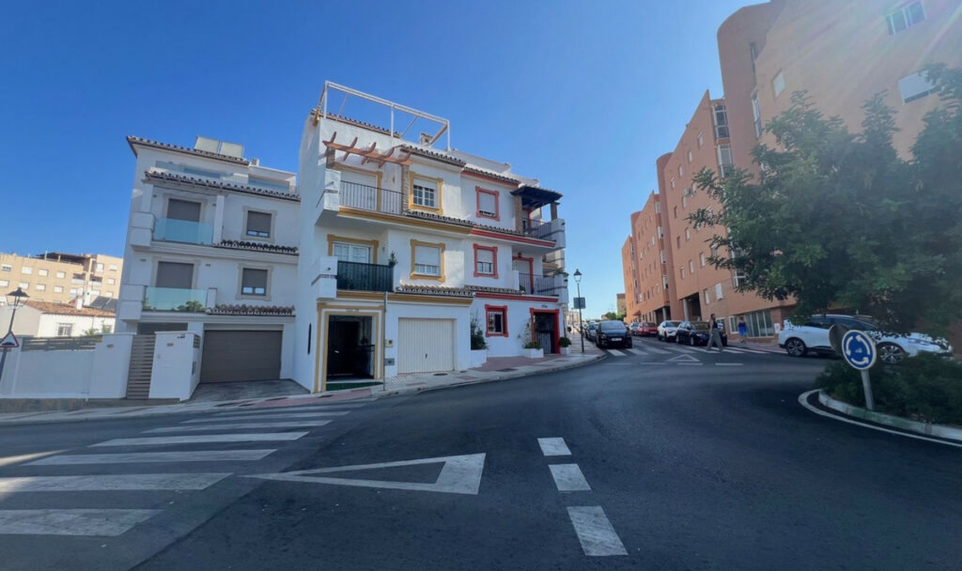 Resale - House -
Estepona
