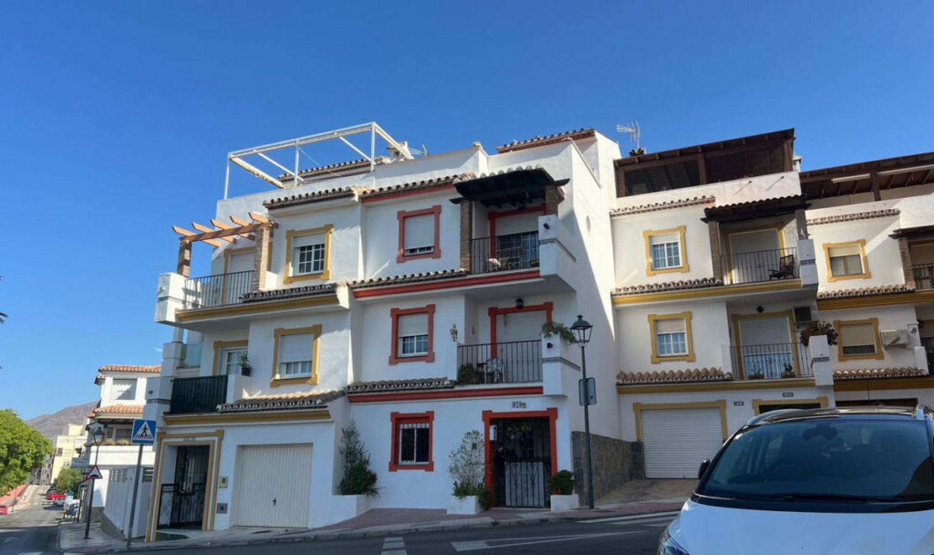 Resale - House -
Estepona