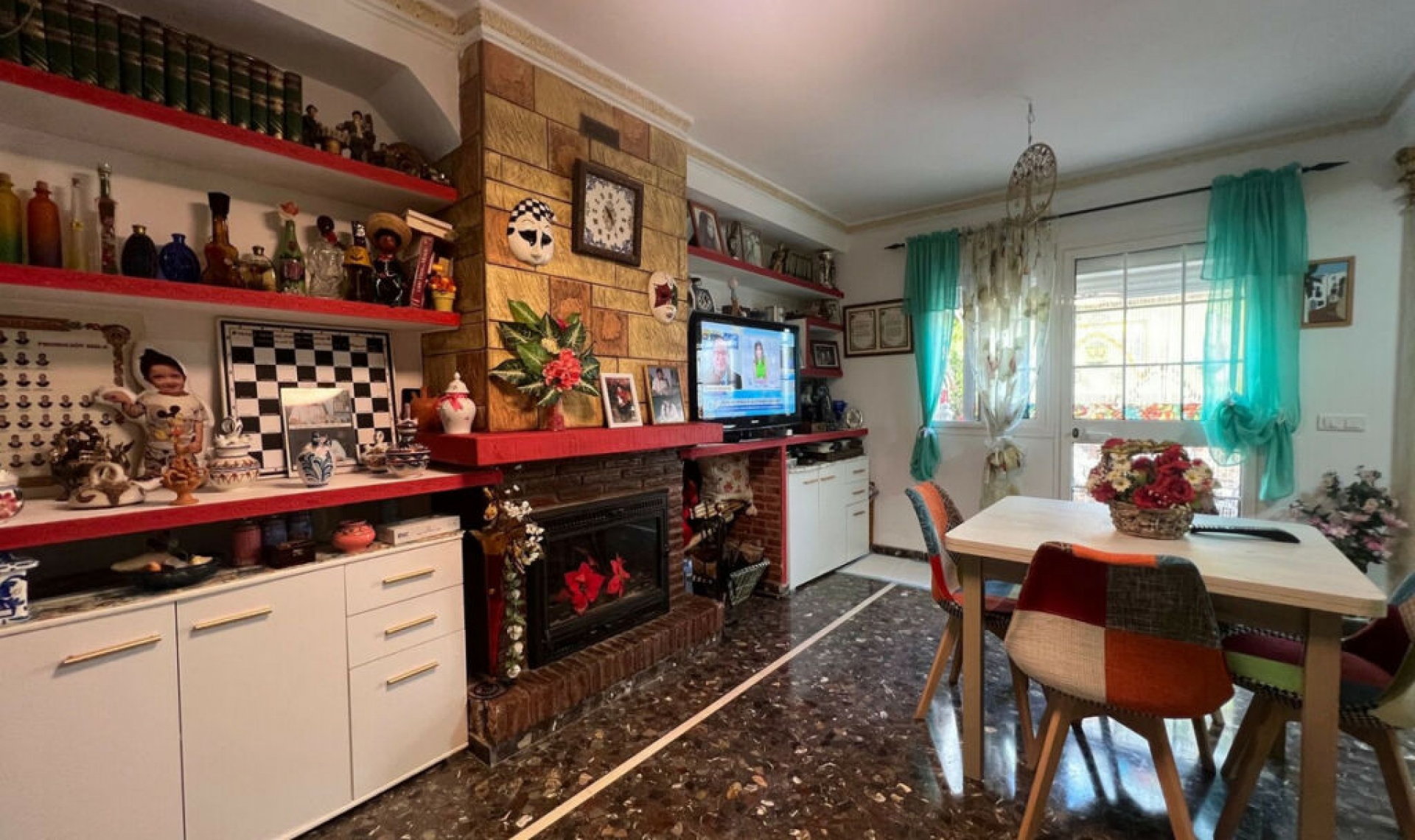 Resale - House -
Estepona