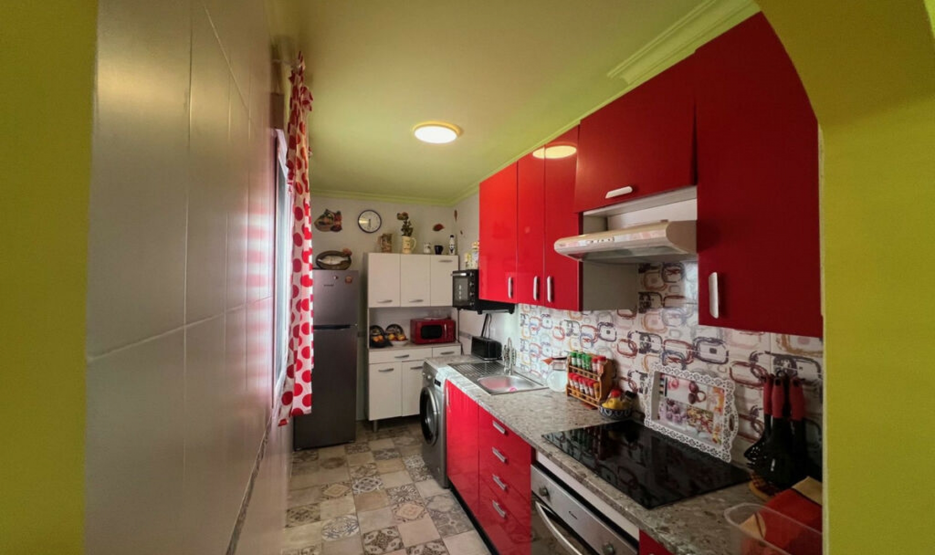 Resale - House -
Estepona