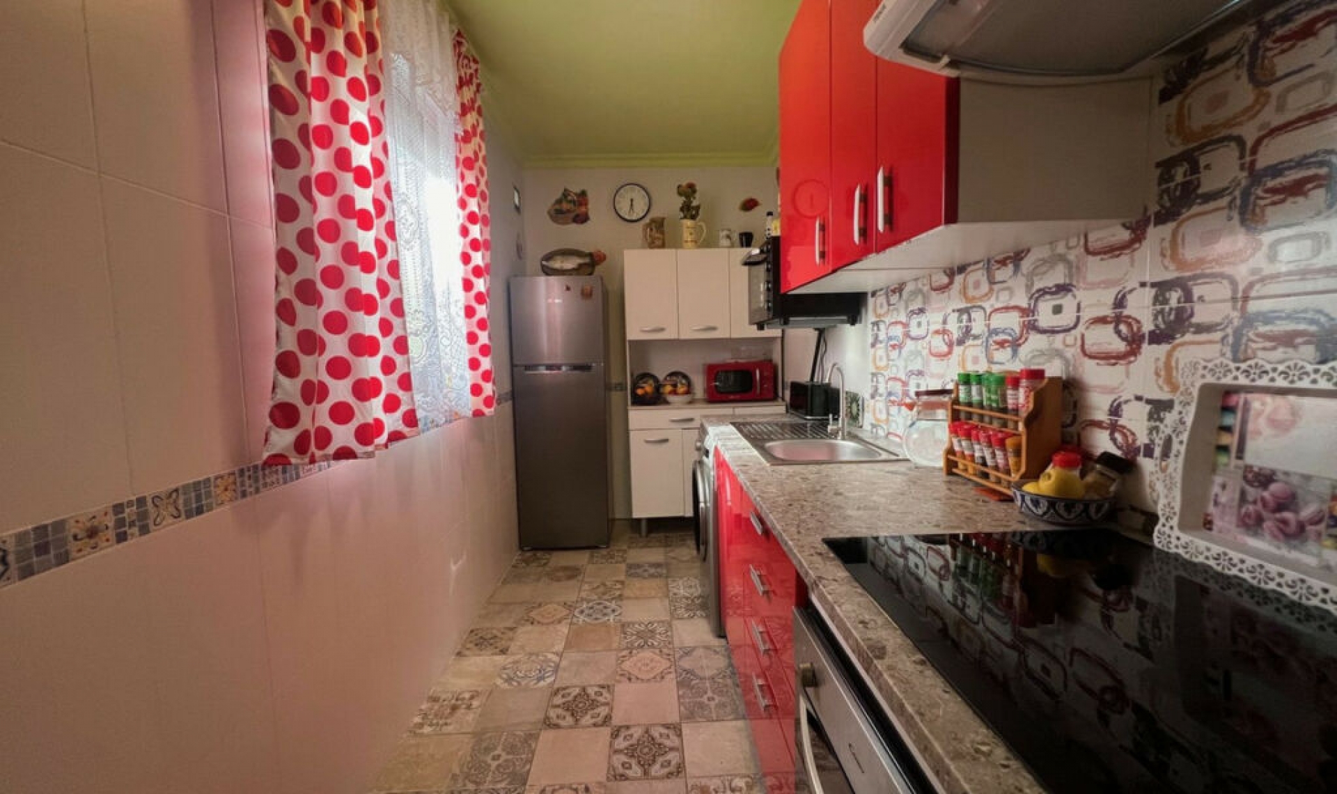 Resale - House -
Estepona