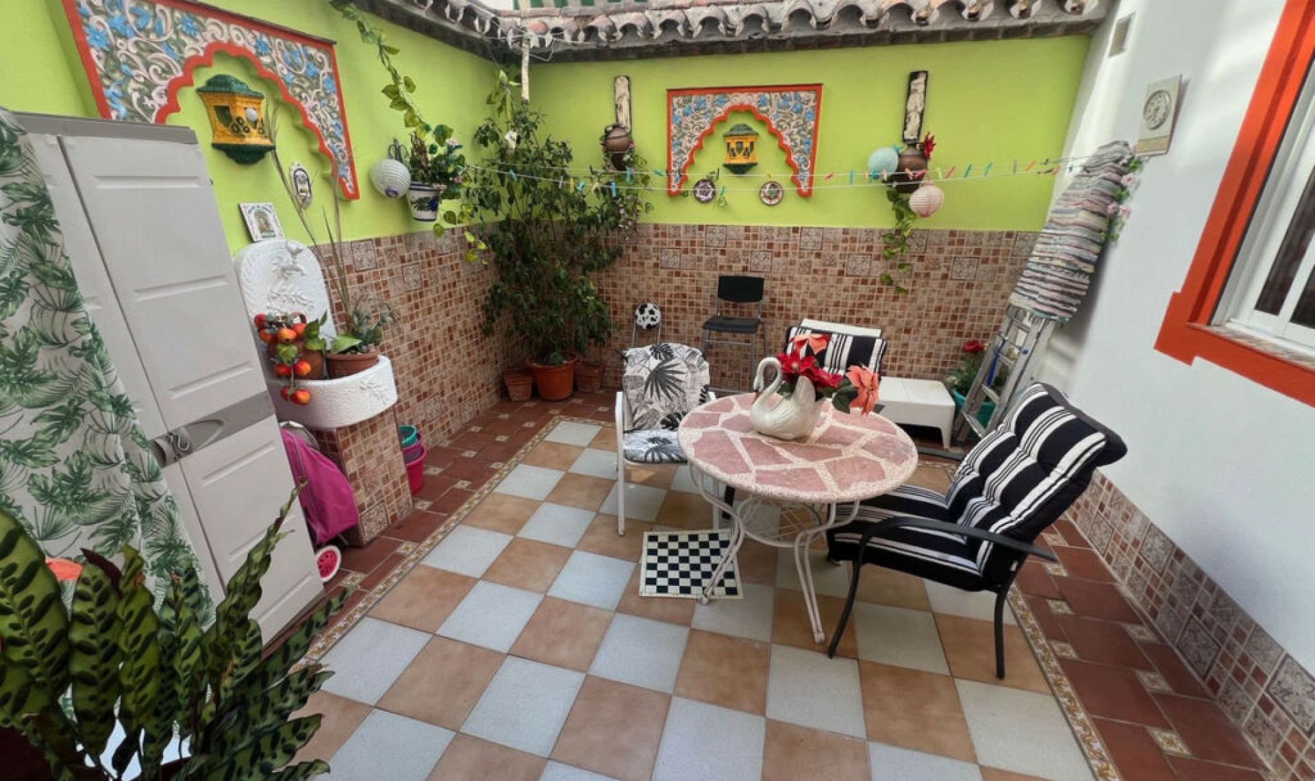 Resale - House -
Estepona