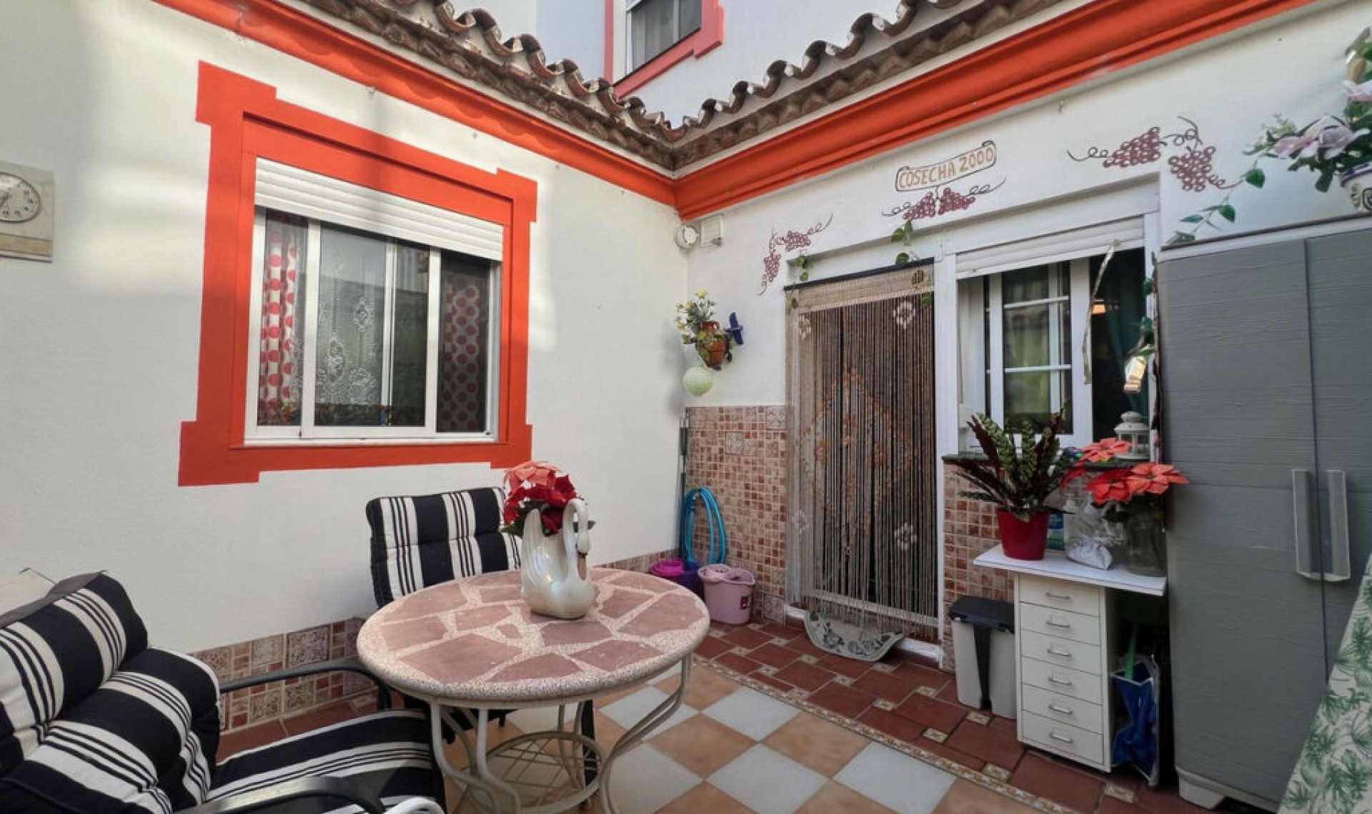 Resale - House -
Estepona
