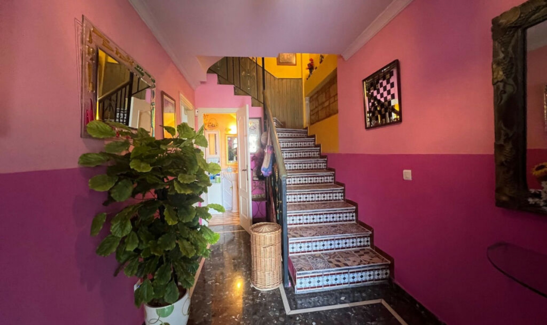 Resale - House -
Estepona