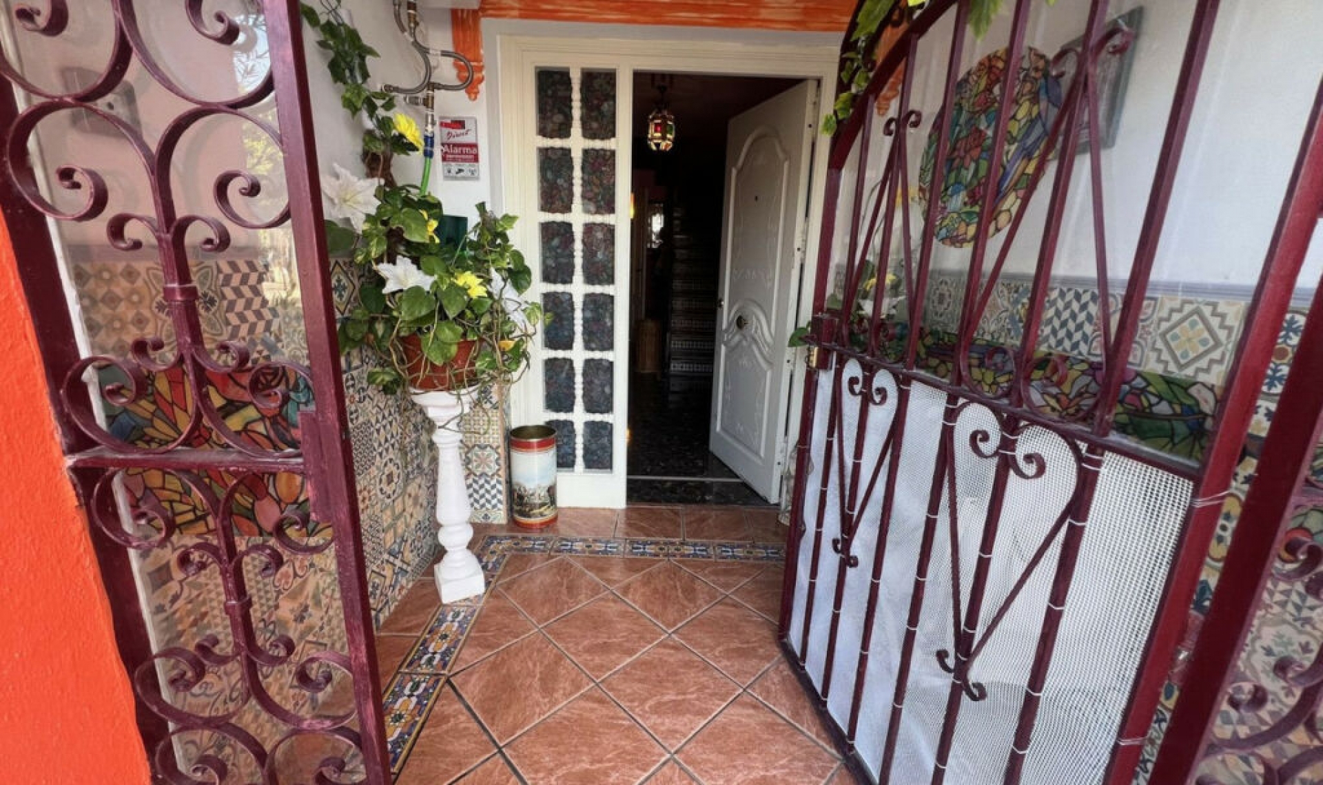 Resale - House -
Estepona