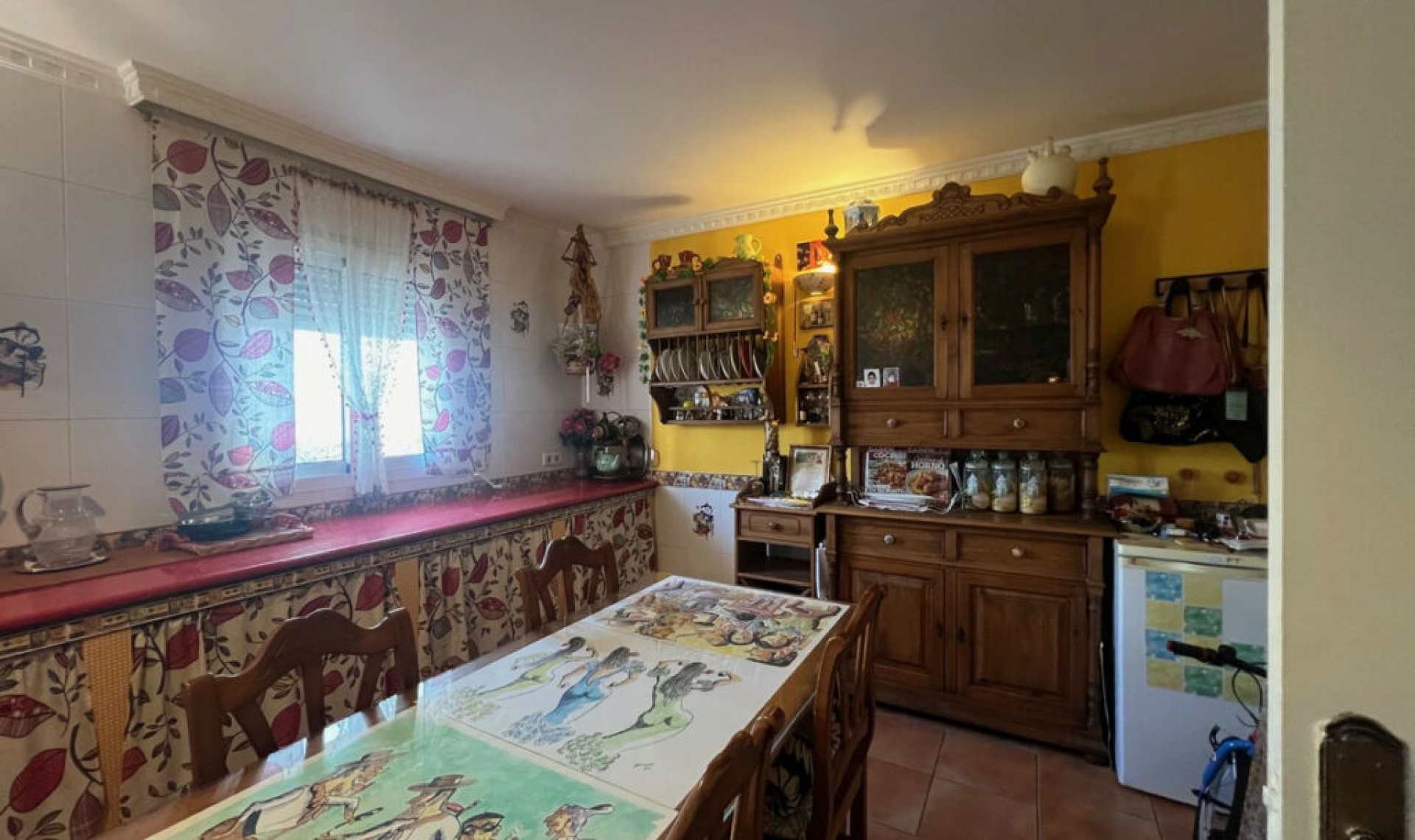 Resale - House -
Estepona