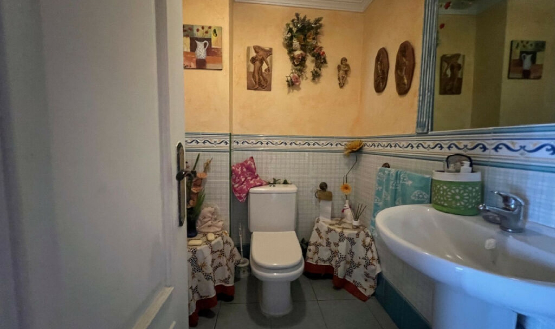 Resale - House -
Estepona