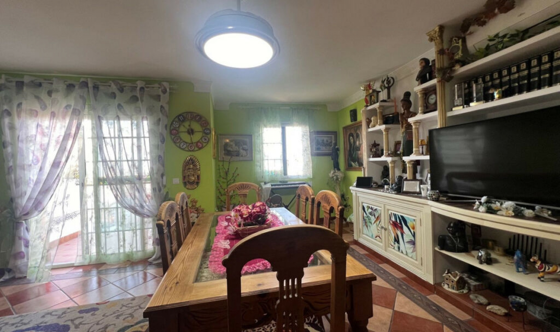 Resale - House -
Estepona