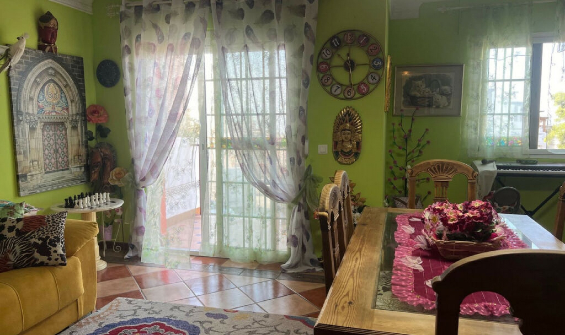 Resale - House -
Estepona