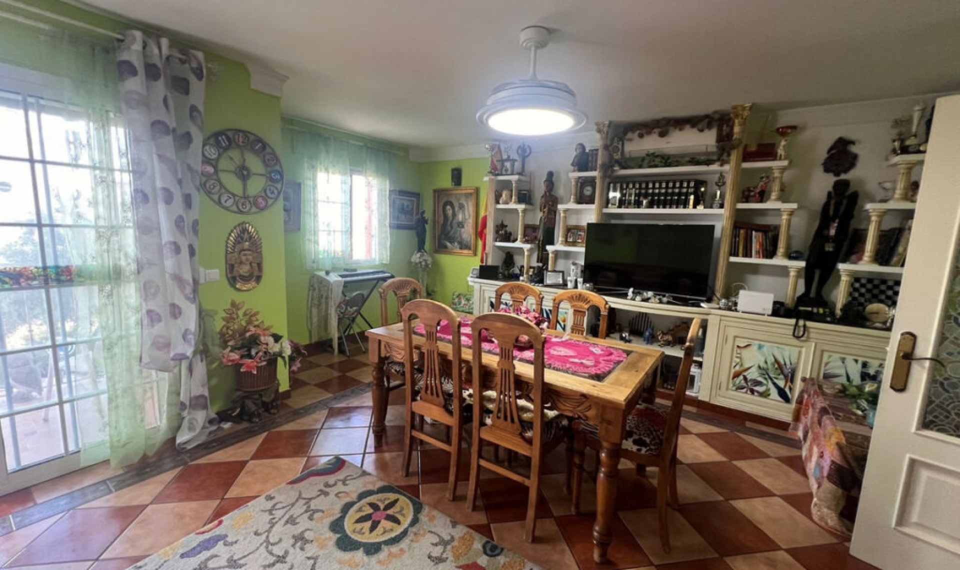 Resale - House -
Estepona