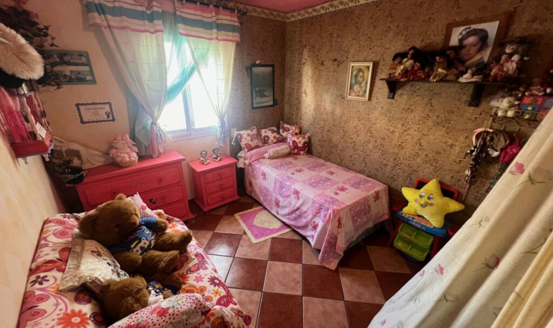 Resale - House -
Estepona