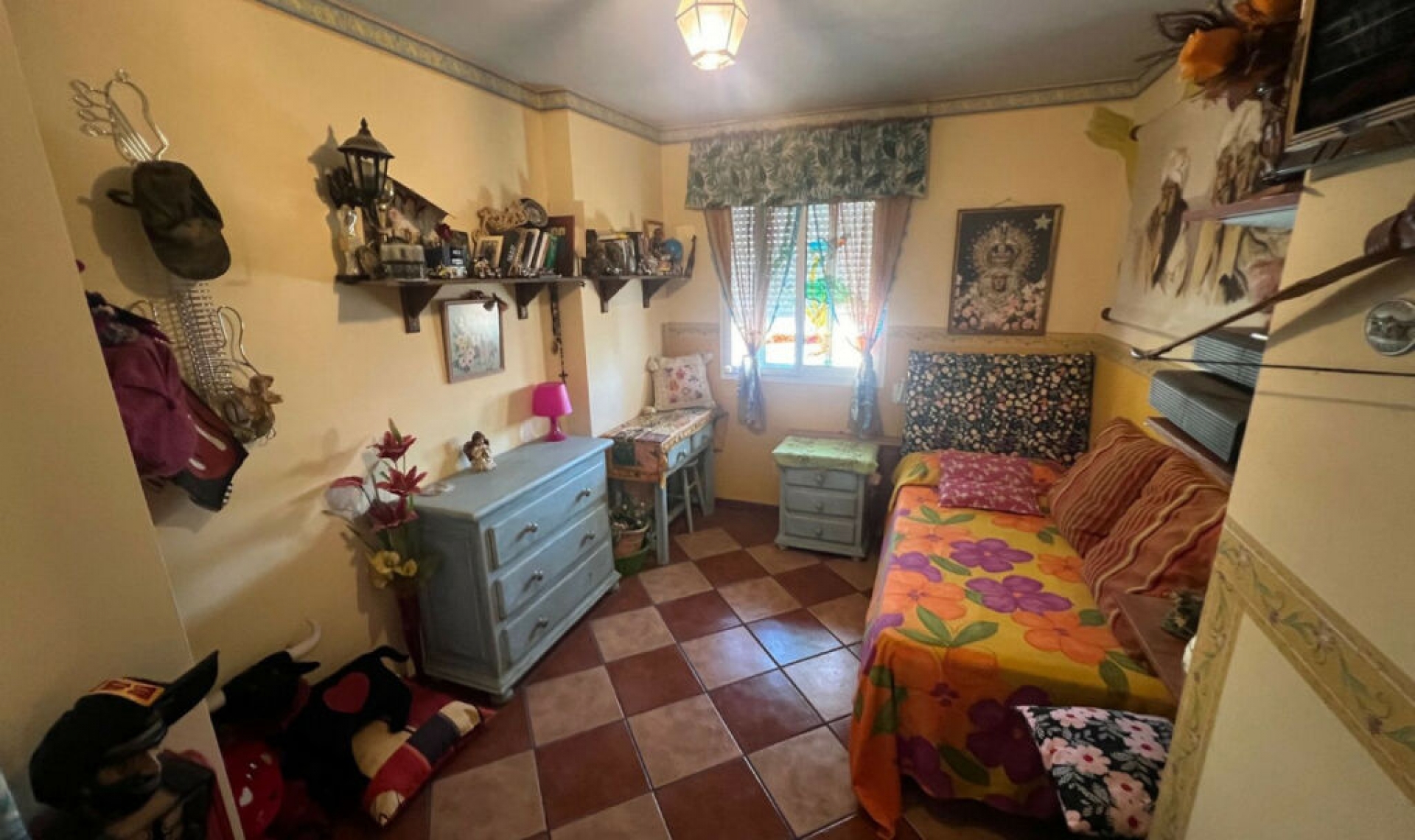 Resale - House -
Estepona