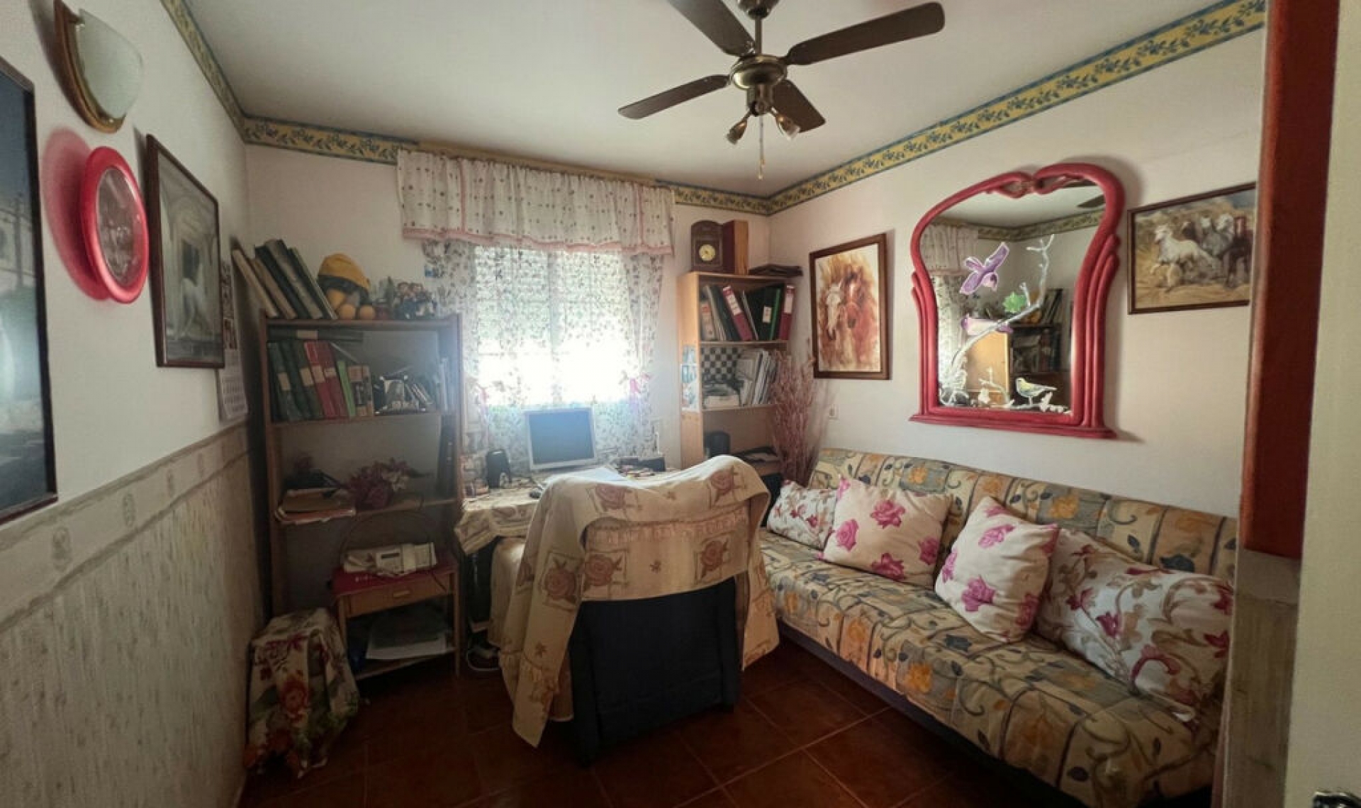 Resale - House -
Estepona