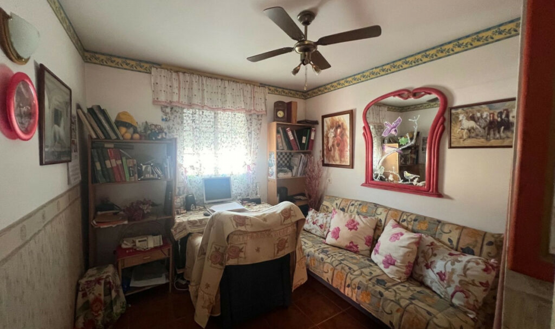 Resale - House -
Estepona