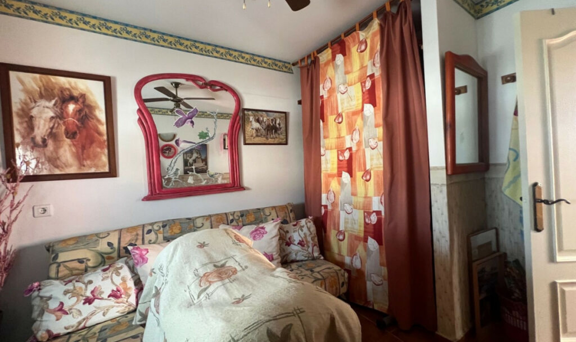 Resale - House -
Estepona