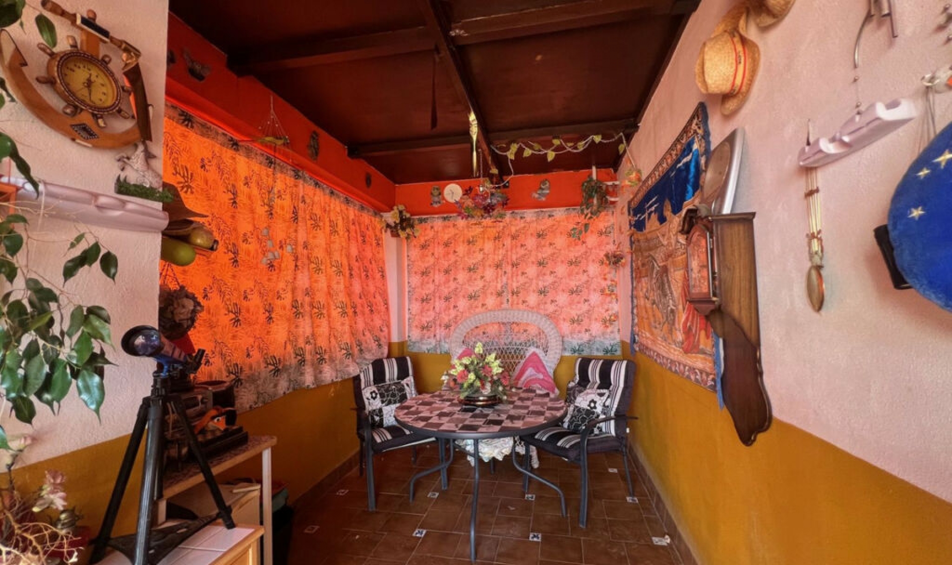 Resale - House -
Estepona