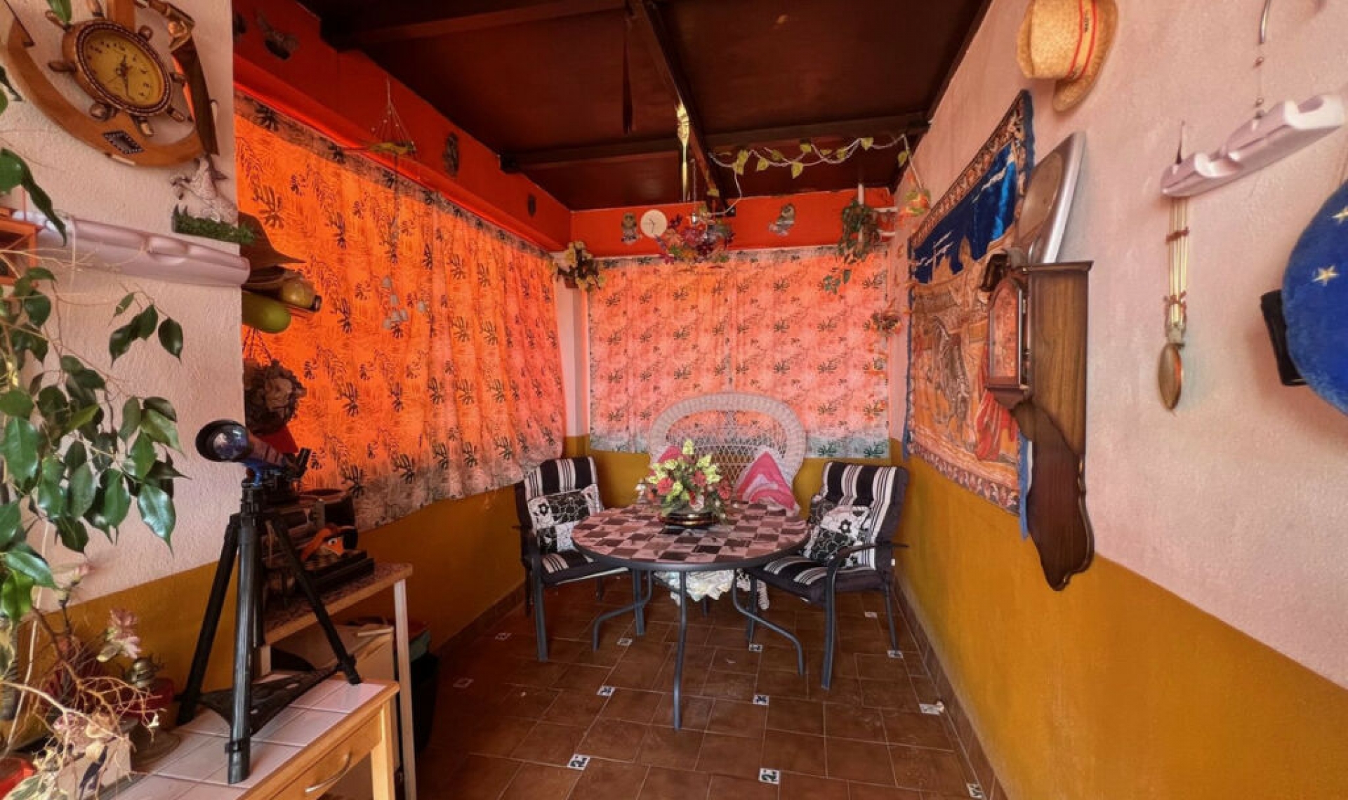 Resale - House -
Estepona