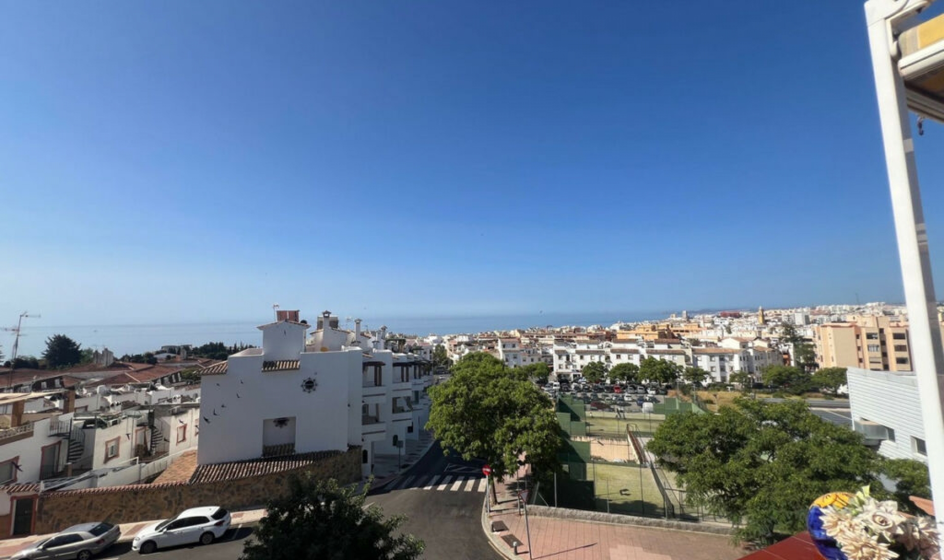Resale - House -
Estepona