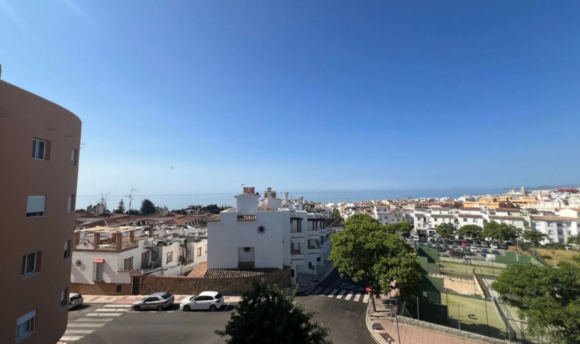 Resale - House -
Estepona