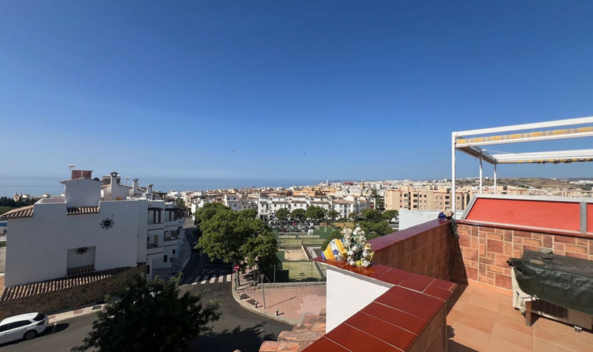 Resale - House -
Estepona