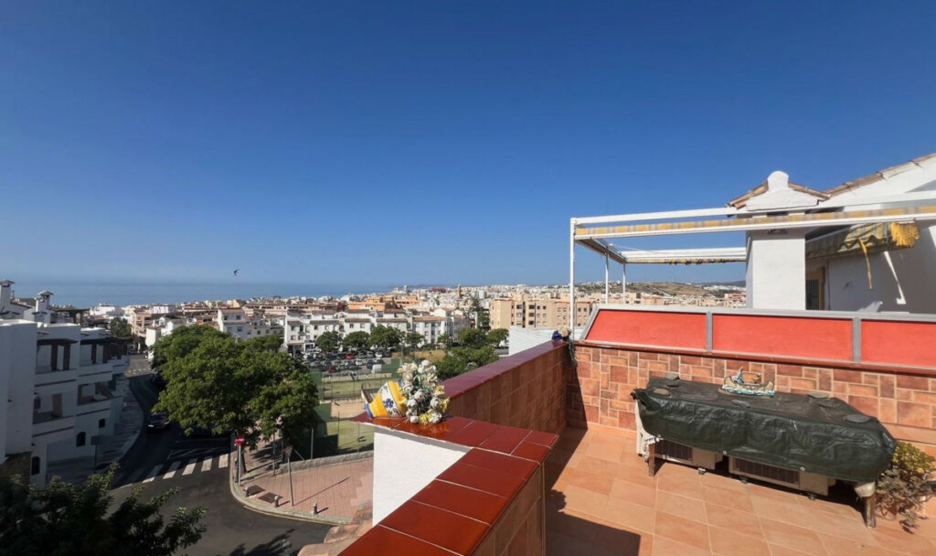 Resale - House -
Estepona