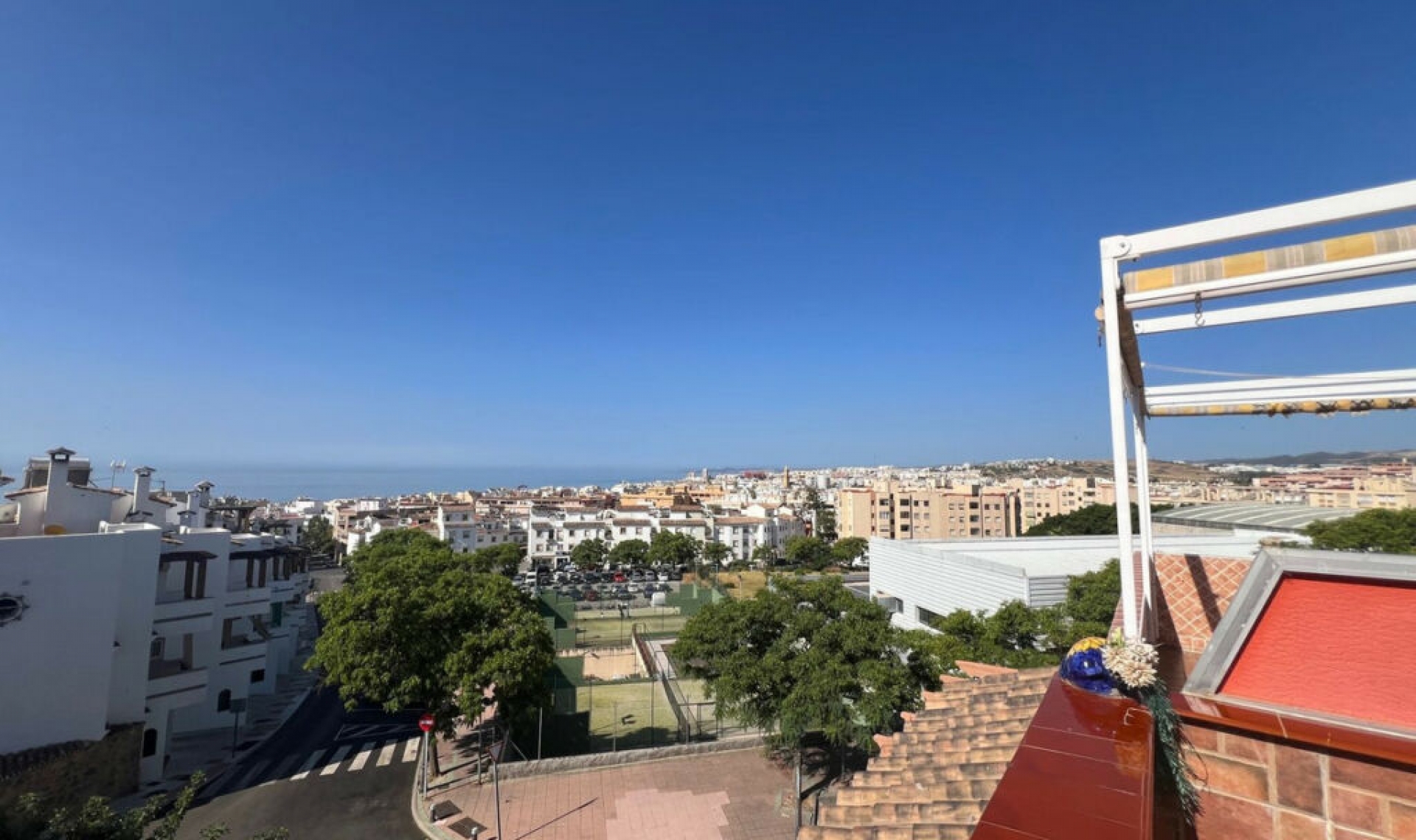 Resale - House -
Estepona