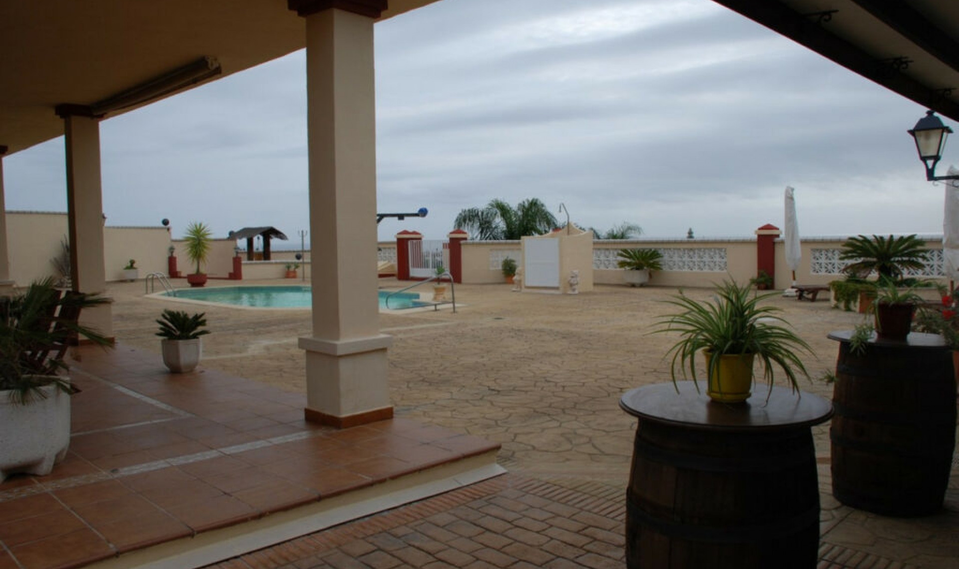 Resale - House -
Estepona