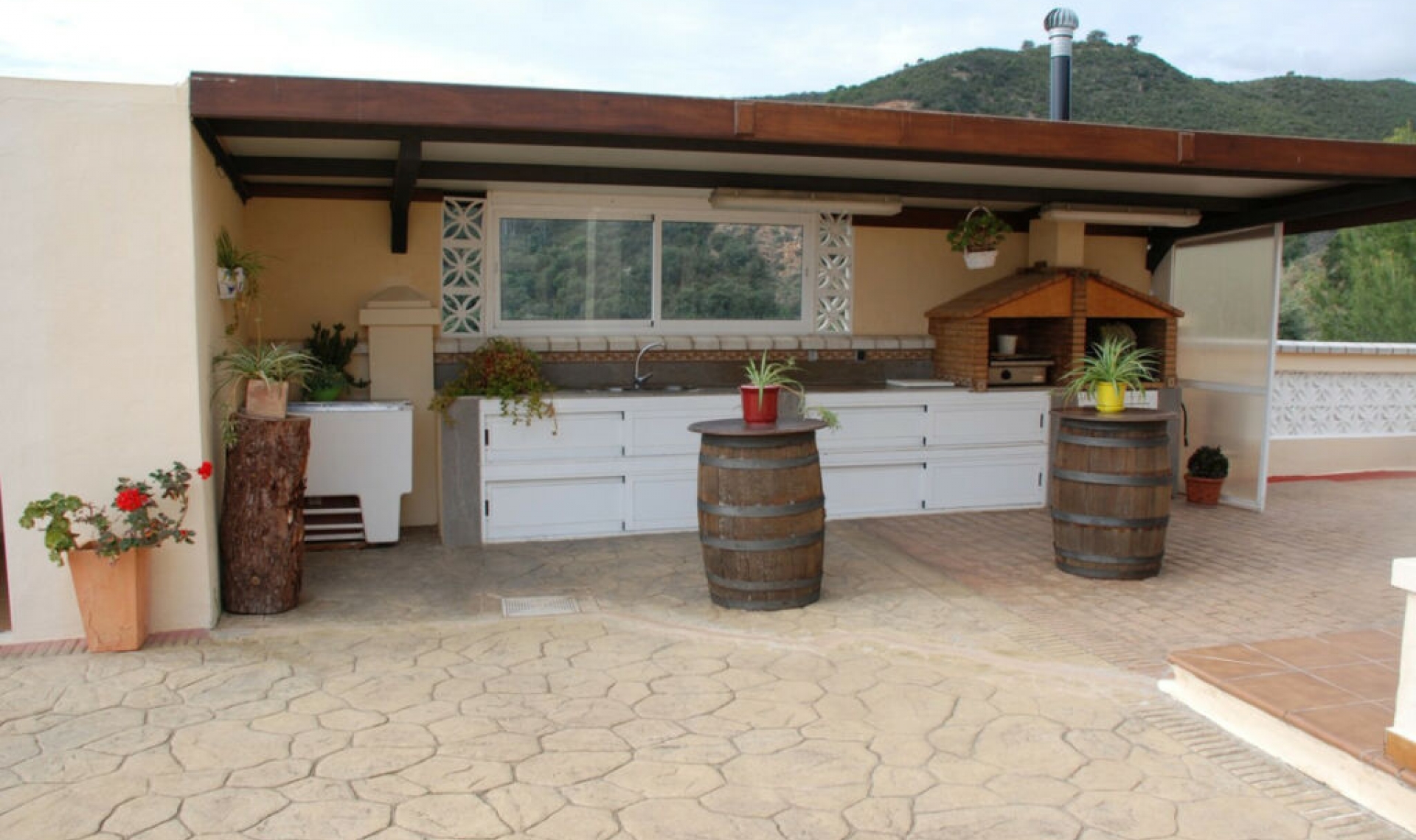 Resale - House -
Estepona