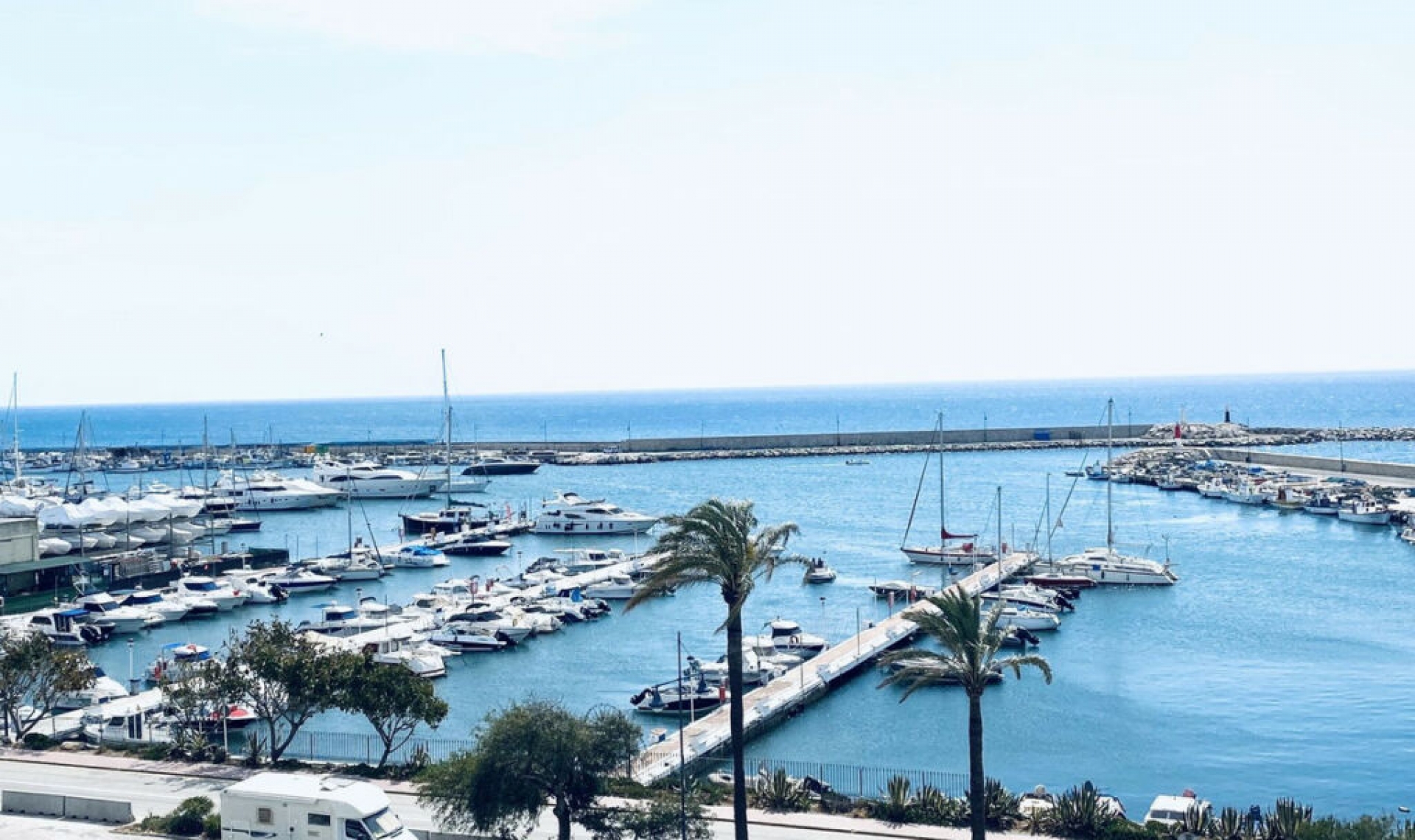 Resale - House -
Estepona