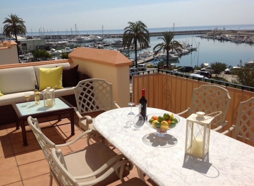 Resale - House -
Estepona