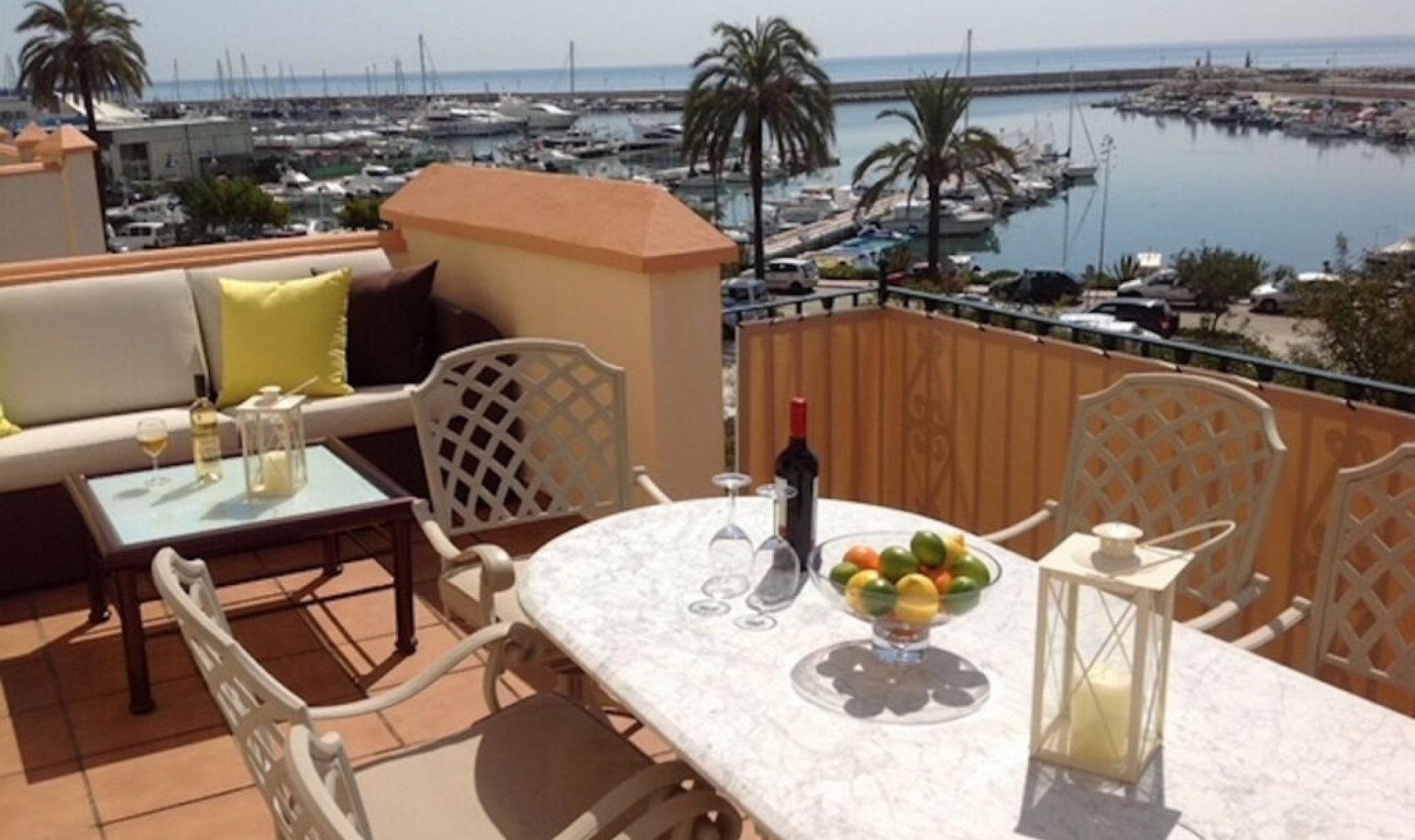 Resale - House -
Estepona