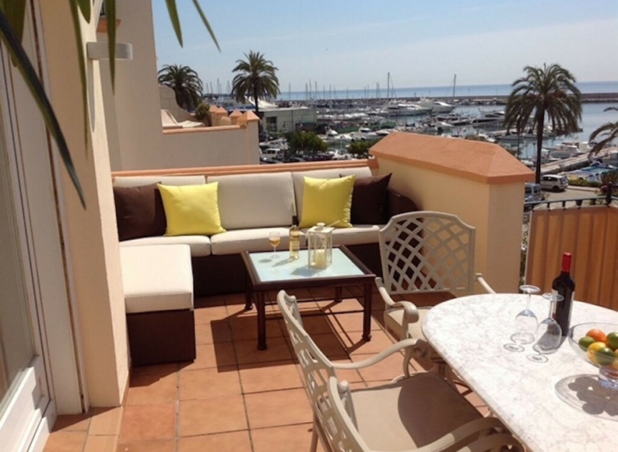 Resale - House -
Estepona