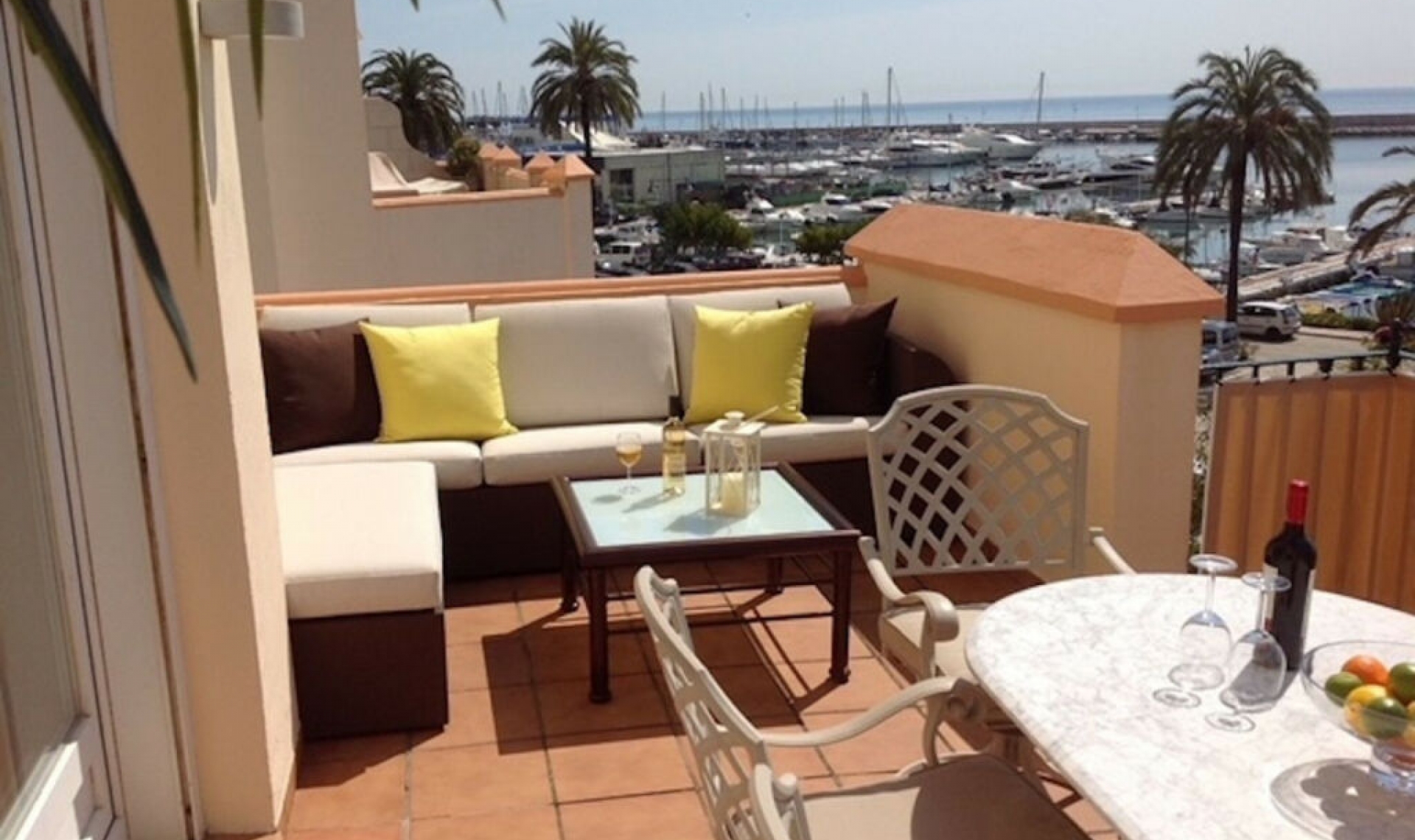 Resale - House -
Estepona