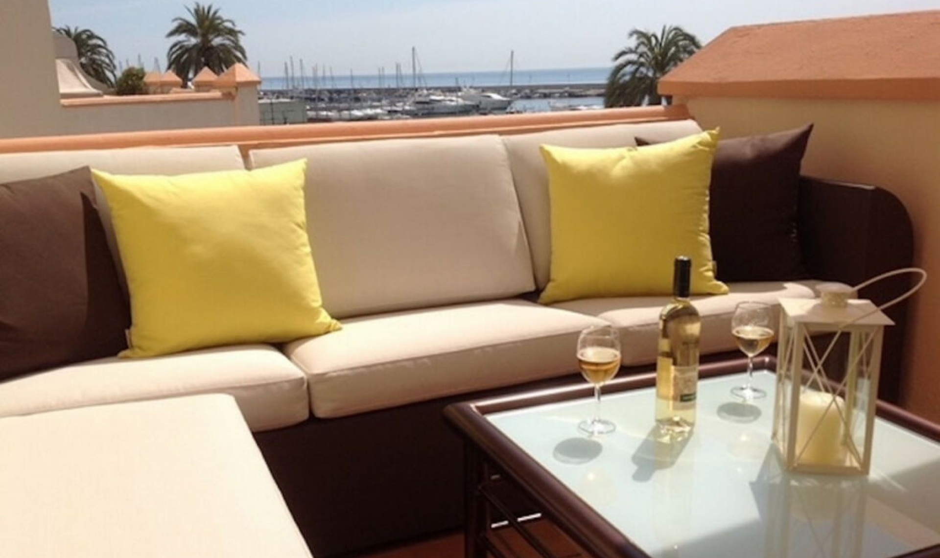 Resale - House -
Estepona