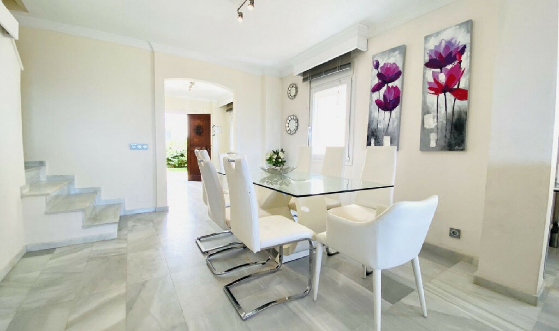 Resale - House -
Estepona