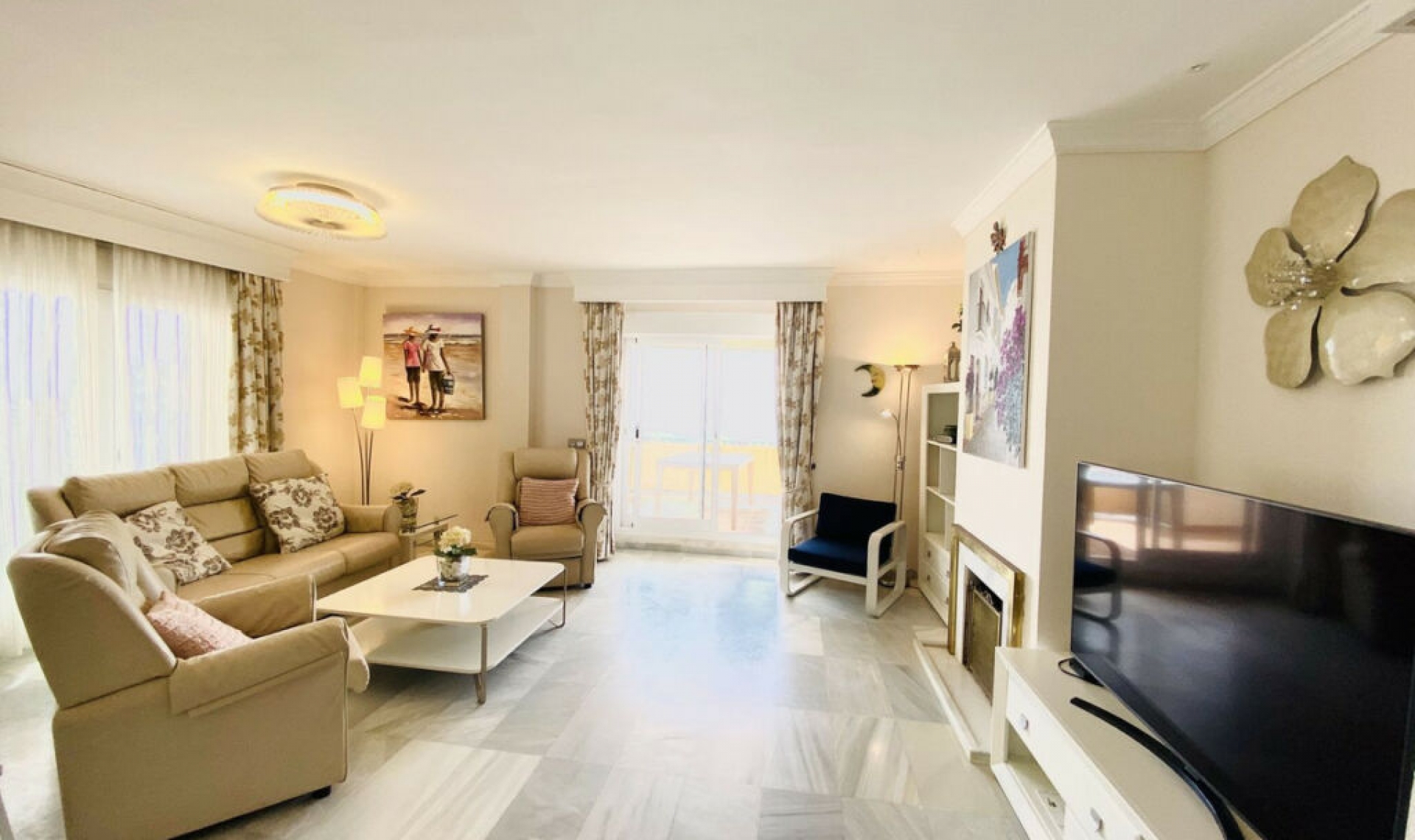 Resale - House -
Estepona