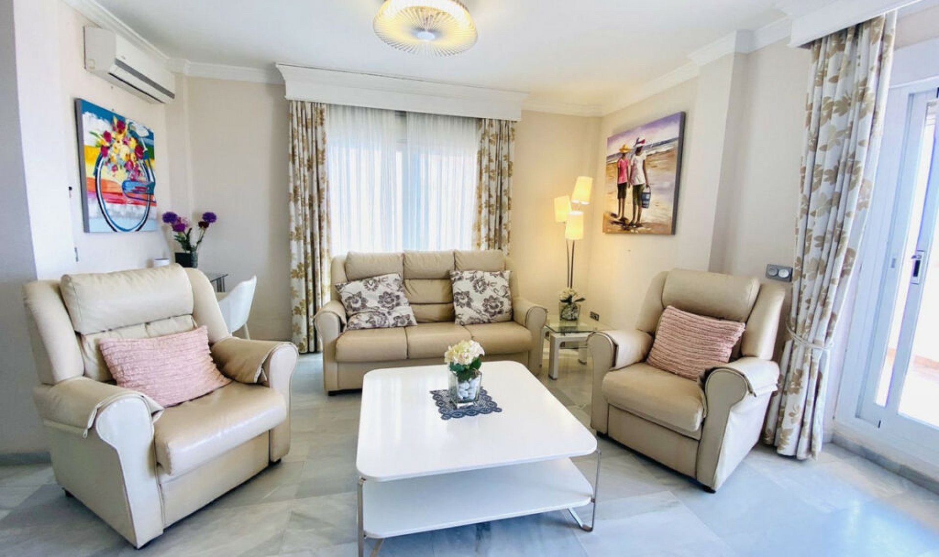 Resale - House -
Estepona