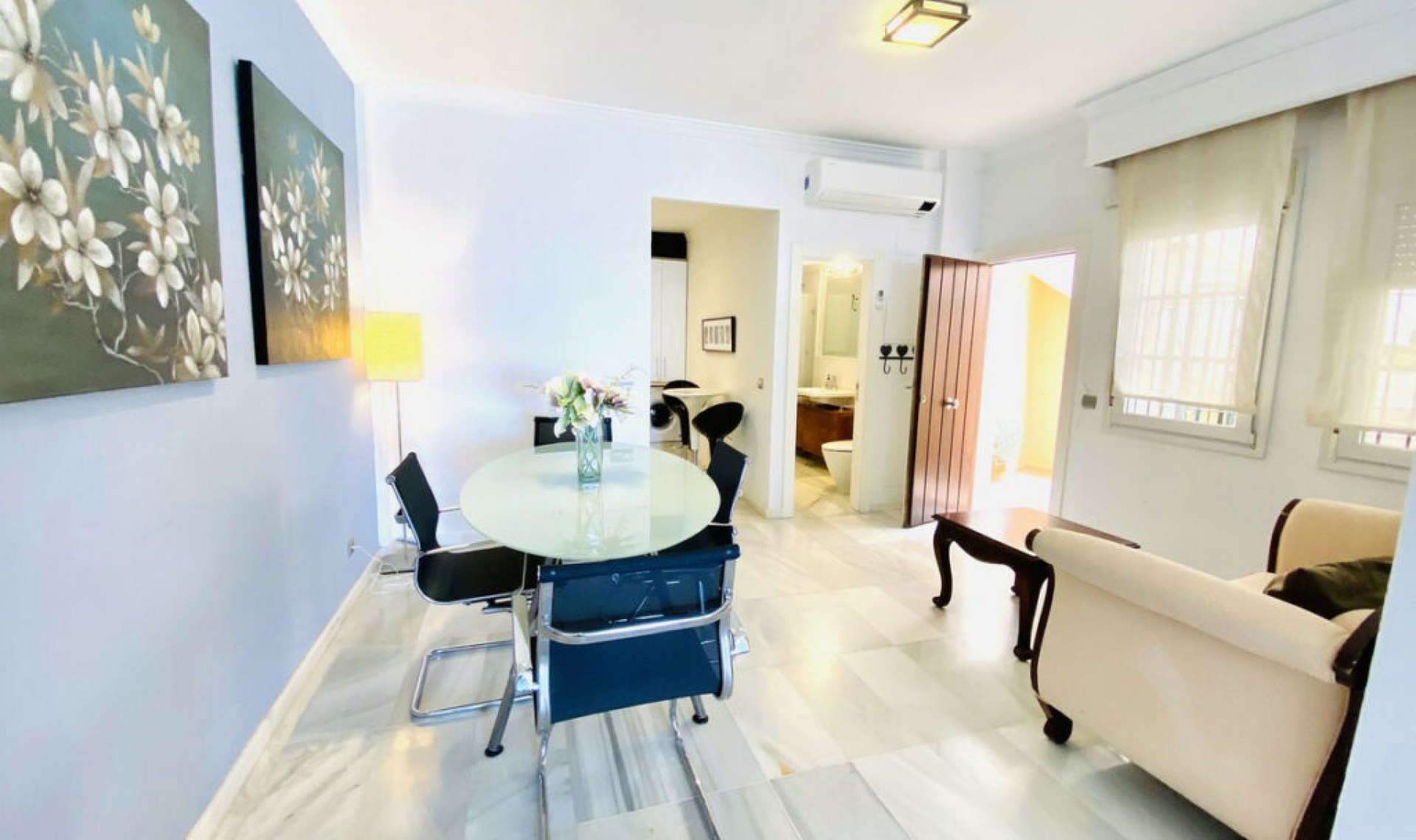 Resale - House -
Estepona