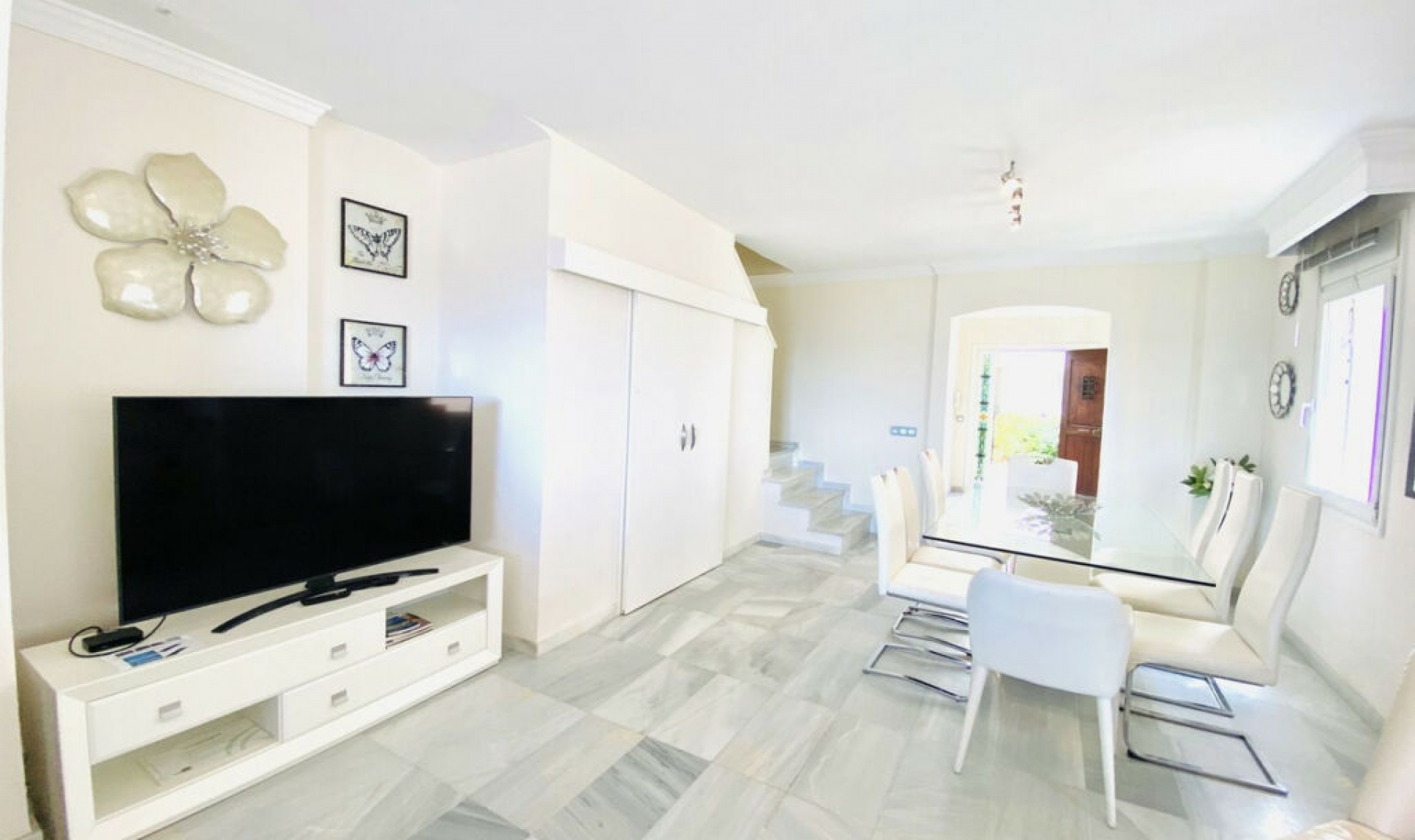 Resale - House -
Estepona