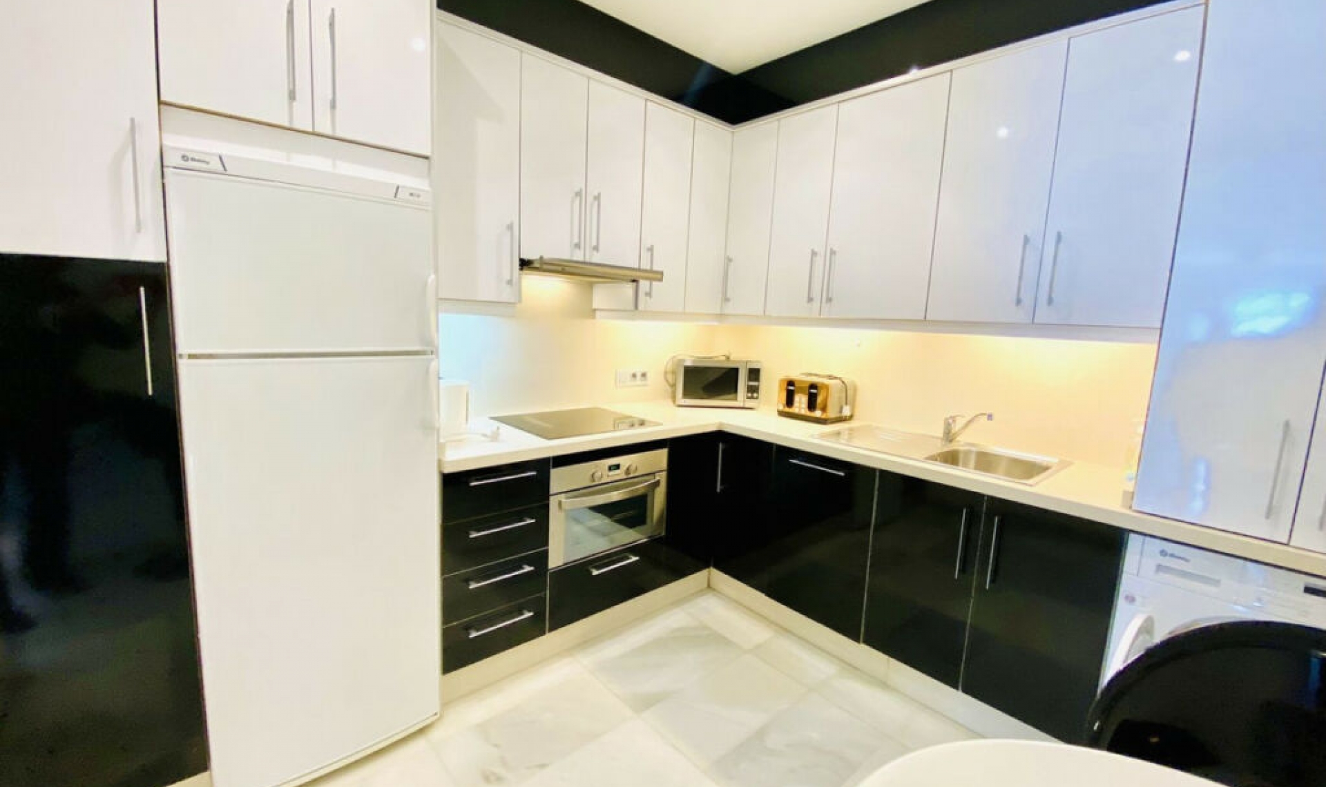 Resale - House -
Estepona